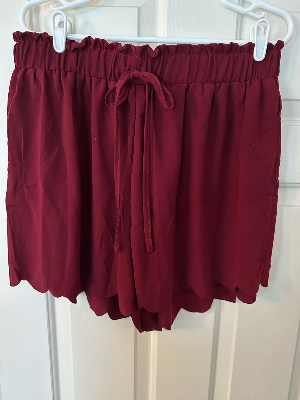 Women's Scalloped Hem Drawstring Shorts - Burgundy